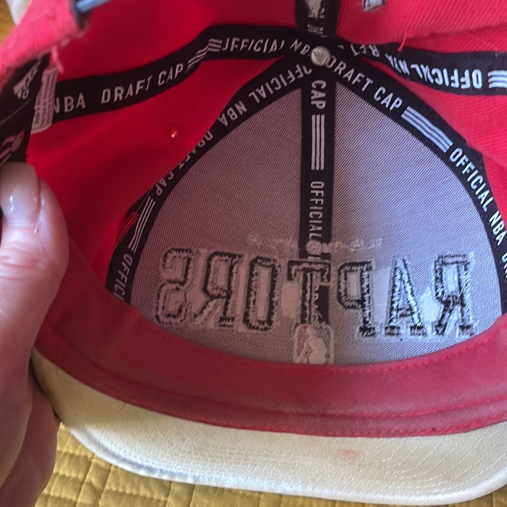 Toronto Raptors hat - Picture 4 of 4
